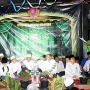 Peserta Lomba mendapatkan pengarahan dari pembina Wilayah, Ust. Munawwir
