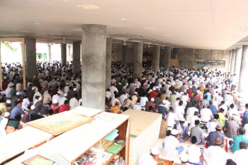 Suasana Jum'at di Masjid Jami' Nurul Jadid Lantai I