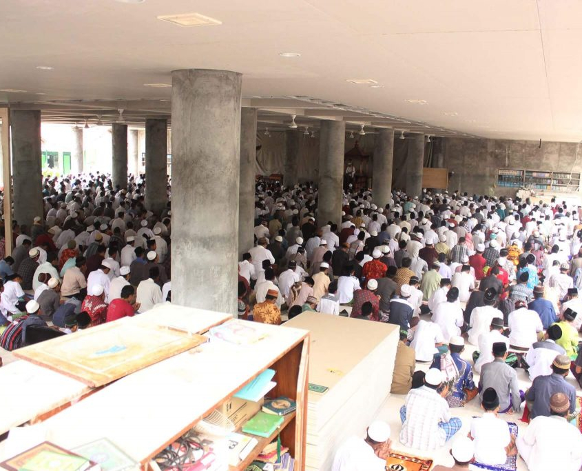 Suasana Jum'at di Masjid Jami' Nurul Jadid Lantai I