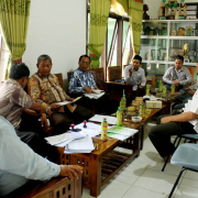 Pejabat Pemprov Jatim bersama Pengurus Pesantren
