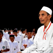 KH. Zuhri Zaini Berpita Merah Putih
