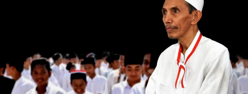 KH. Zuhri Zaini Berpita Merah Putih