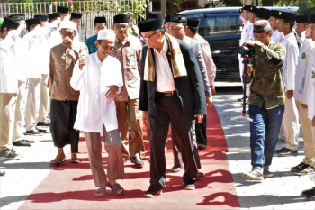 KH. Moh. Zuhri Zaini
