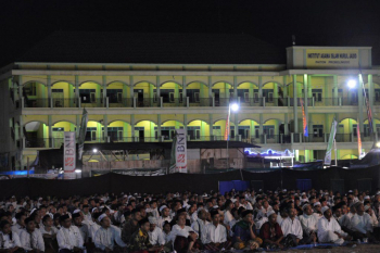 Istighosah Malam Hari Santri Nasional 2017 di Nurul Jadid