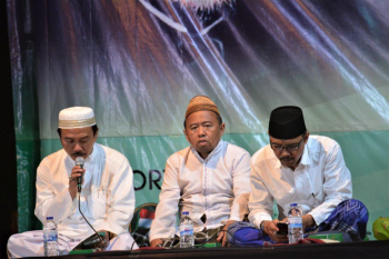 Istighosah Malam Hari Santri Nasional 2017 di Nurul Jadid