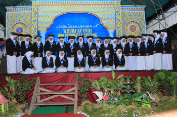 Wisuda PPIQ Puteri