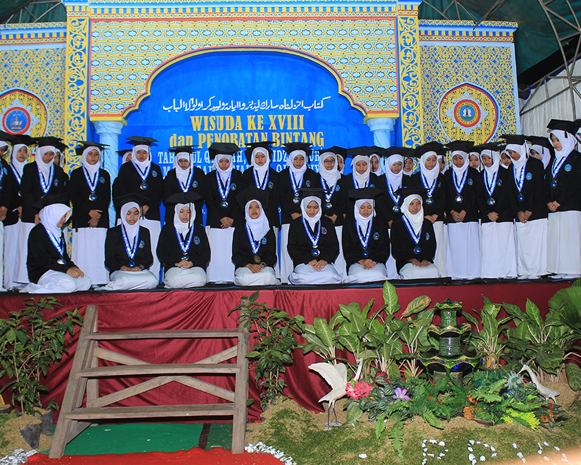 Wisuda PPIQ Puteri