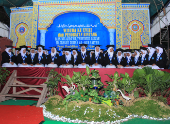 Wisuda PPIQ Puteri