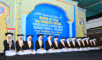 Wisuda PPIQ Puteri