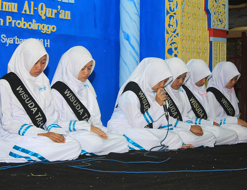 Wisuda PPIQ Puteri