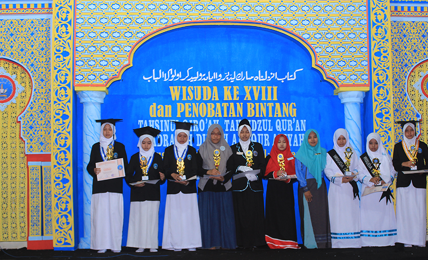 Wisuda PPIQ Puteri