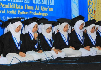 Wisuda PPIQ Puteri