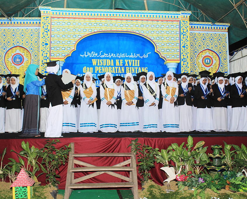 Wisuda PPIQ Puteri