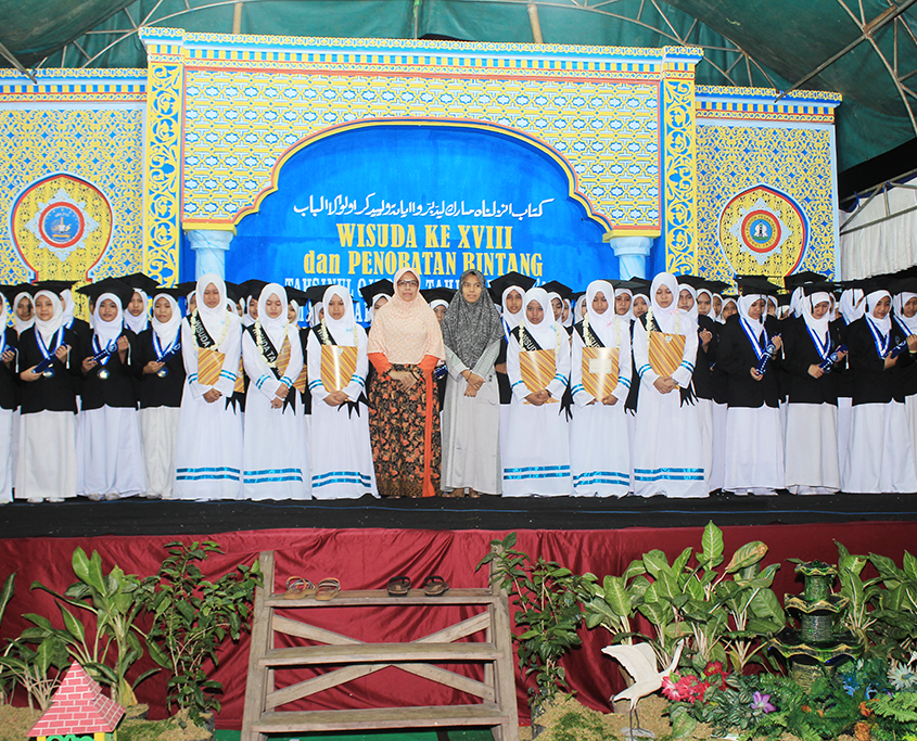 Wisuda PPIQ Puteri