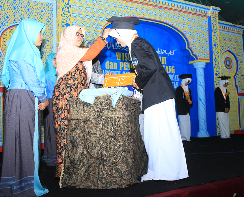 Wisuda PPIQ Puteri