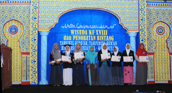 Wisuda PPIQ Puteri
