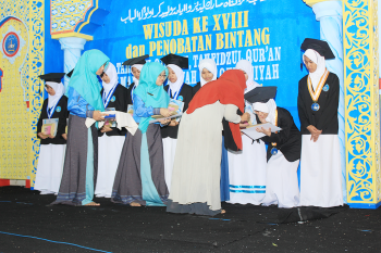 Wisuda PPIQ Puteri