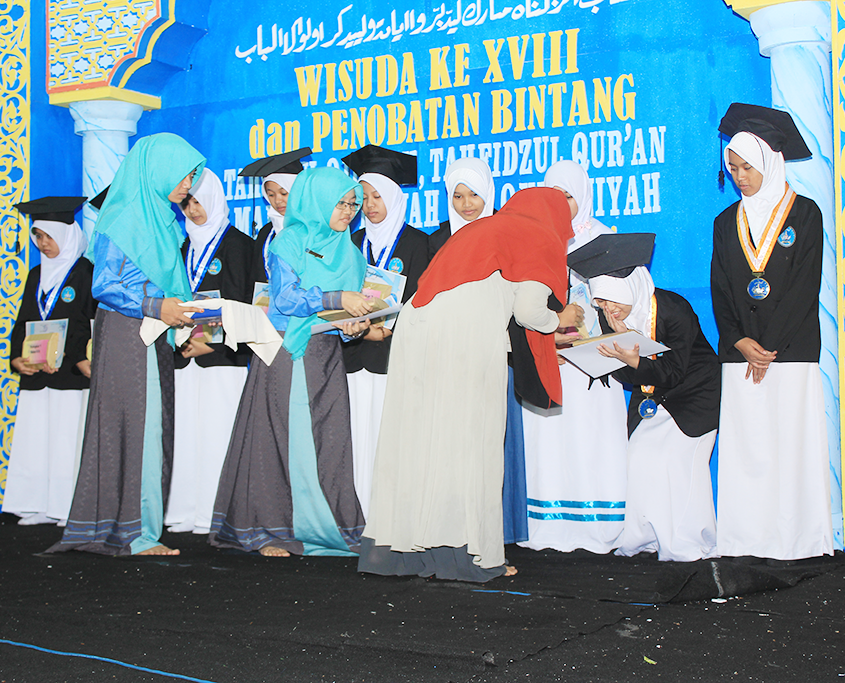 Wisuda PPIQ Puteri