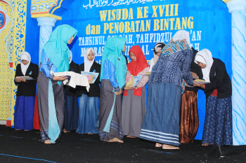 Wisuda PPIQ Puteri