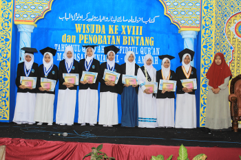 Wisuda PPIQ Puteri