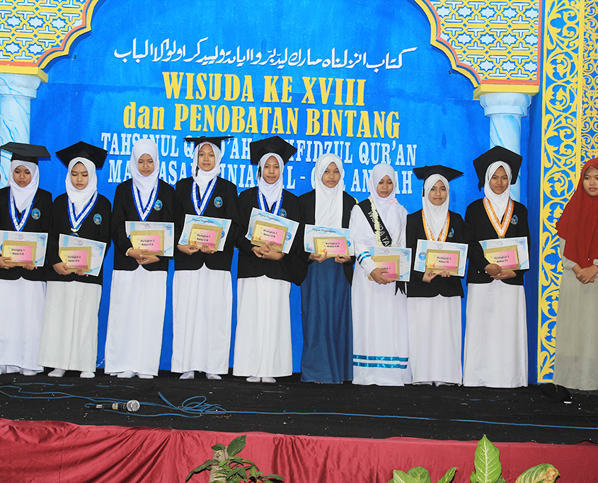 Wisuda PPIQ Puteri
