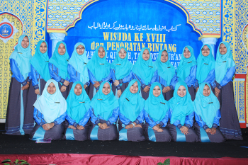 Wisuda PPIQ Puteri