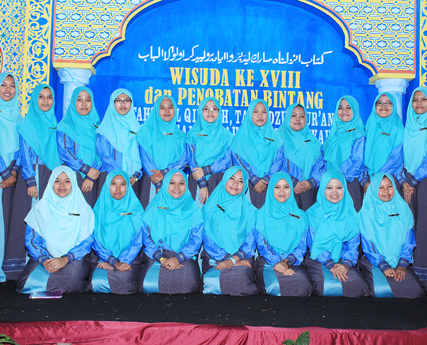 Wisuda PPIQ Puteri