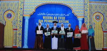 Wisuda PPIQ Puteri