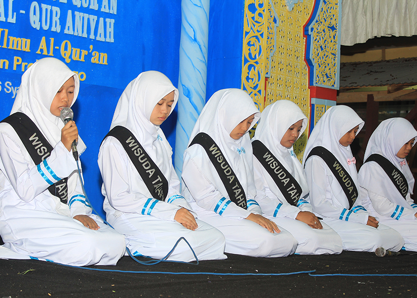 Wisuda PPIQ Puteri