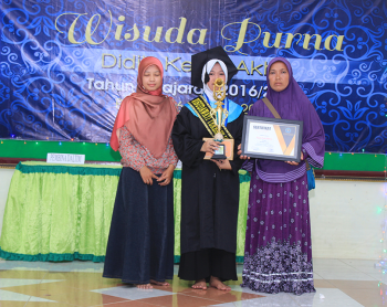 Wisuda LIPS Putri