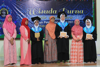 Wisuda LIPS Putri