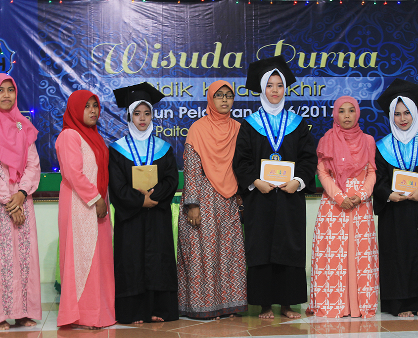 Wisuda LIPS Putri
