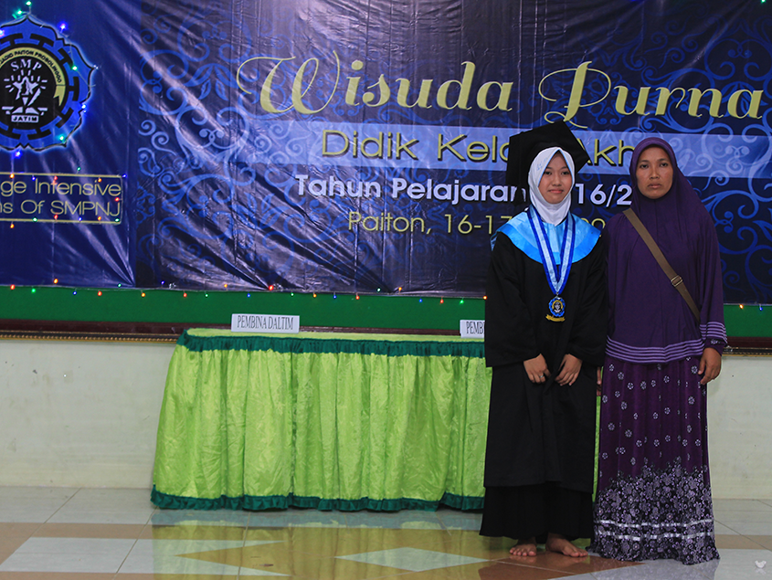 Wisuda LIPS Putri