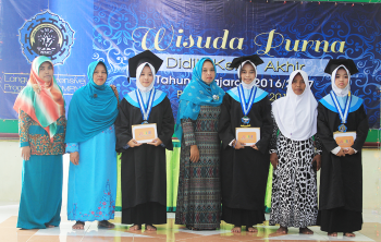 Wisuda LIPS Putri