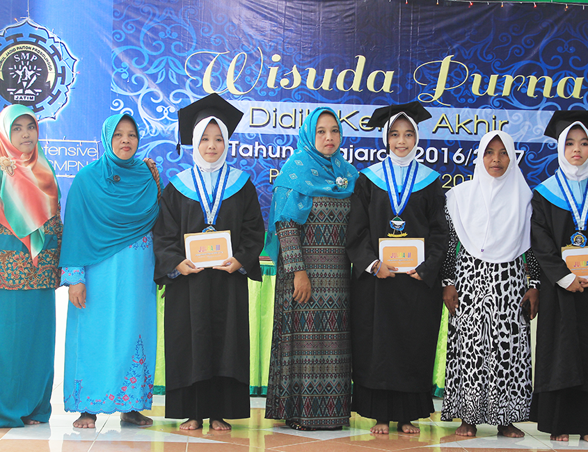 Wisuda LIPS Putri