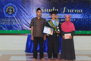 Wisuda LIPS Putera