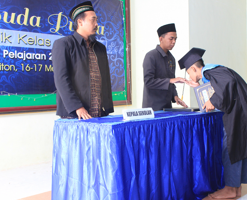 Wisuda LIPS Putera