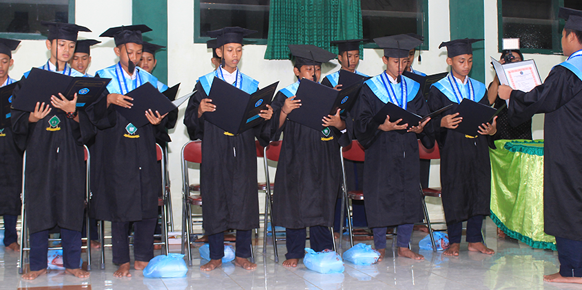 Wisuda LIPS Putera