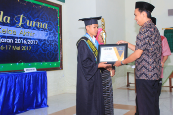 Wisuda LIPS Putera