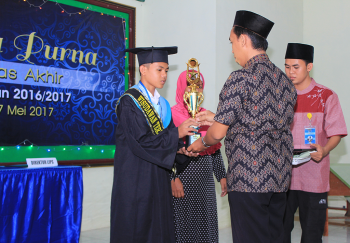 Wisuda LIPS Putera