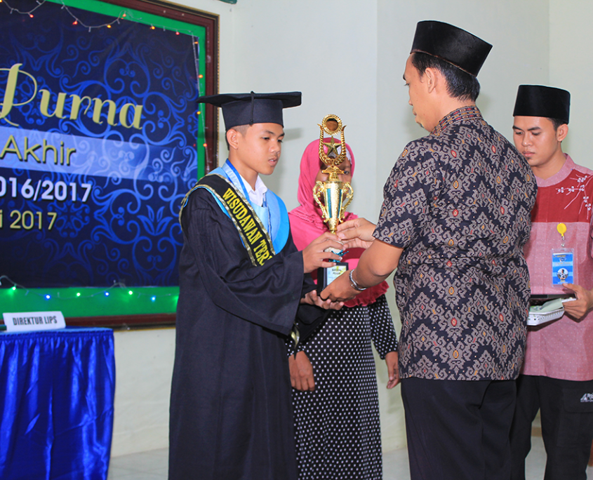 Wisuda LIPS Putera