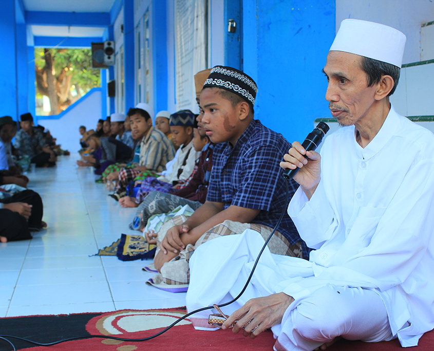 KH. Moh. Zuhri Zaini
