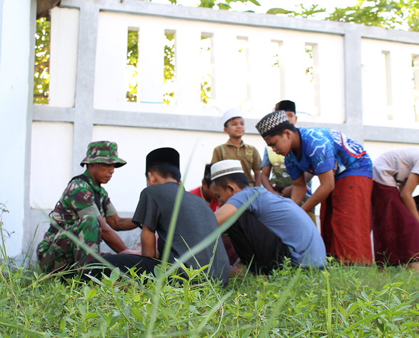 Bersih Lingkungan Bersama TNI