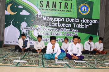 Gema Takbir santri Nurul Jadid