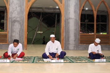 Gema Takbir santri Nurul Jadid