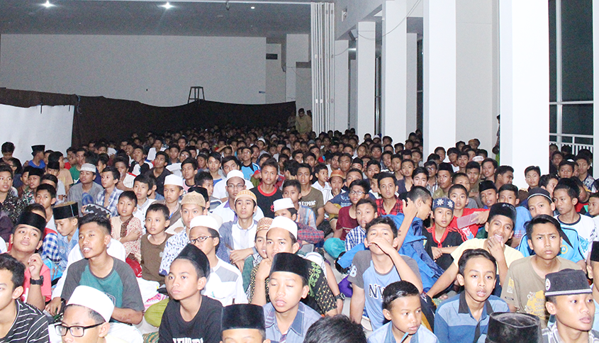 Nonton Bareng G30S PKI Bersama Santri Nurul Jadid
