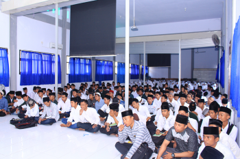 Kuliah Umum Agama Perdana UNUJA