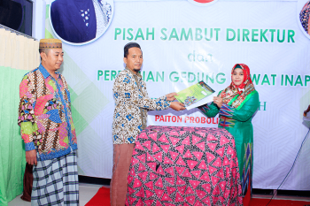 Prosesi SerahTerima Jabatan Direktur Klinik yang disaksikan oleh Kepala Pesantren, KH. Abdul Hamid Wahid