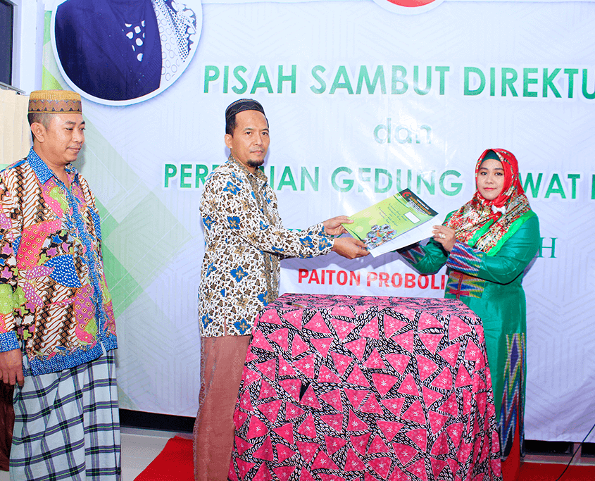 Prosesi SerahTerima Jabatan Direktur Klinik yang disaksikan oleh Kepala Pesantren, KH. Abdul Hamid Wahid