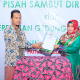 Prosesi SerahTerima Jabatan Direktur Klinik yang disaksikan oleh Kepala Pesantren, KH. Abdul Hamid Wahid